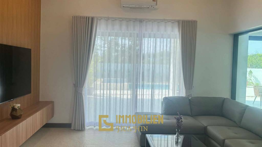 990 qm Grundstück / 384 qm Wohnfläche / privater Pool