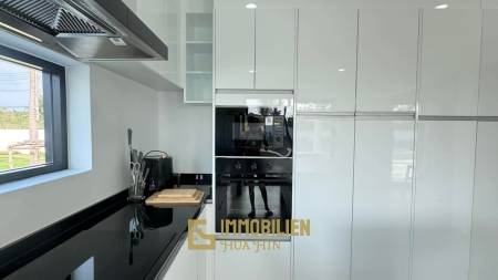 990 qm Grundstück / 384 qm Wohnfläche / privater Pool