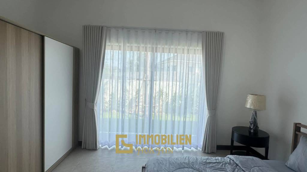 990 qm Grundstück / 384 qm Wohnfläche / privater Pool