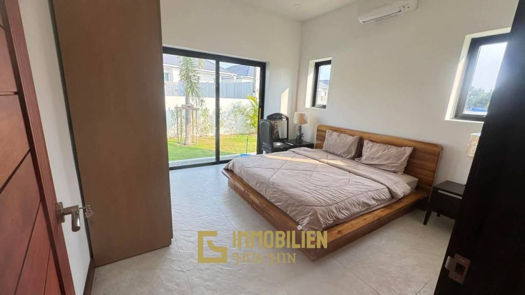 990 qm Grundstück / 384 qm Wohnfläche / privater Pool