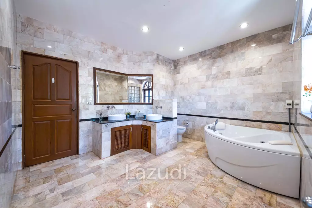 5BR Pool Villa-Close to Beach and City (CV5)