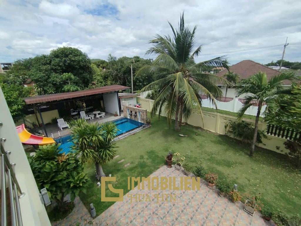 privater Pool / 800 qm Grundstück / 270 qm Wohnfläche