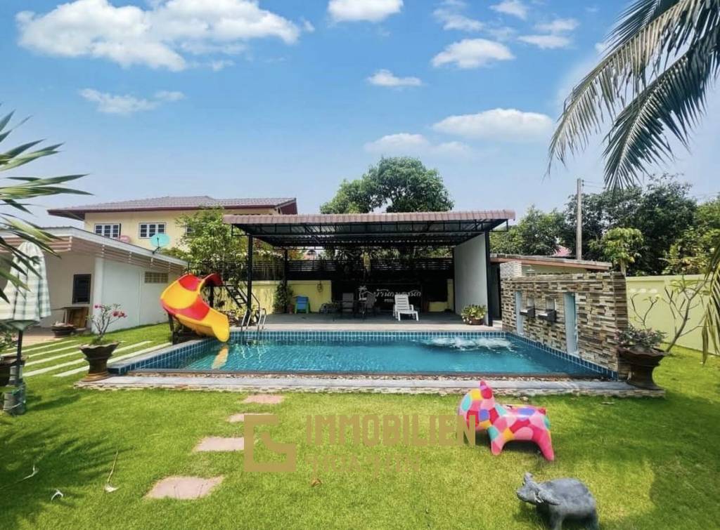 privater Pool / 800 qm Grundstück / 270 qm Wohnfläche