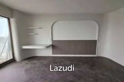 68 sqm high floor condo in State Tower Si Lom Bangkok