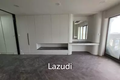 68 sqm high floor condo in State Tower Si Lom Bangkok