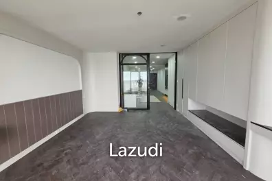 68 sqm high floor condo in State Tower Si Lom Bangkok