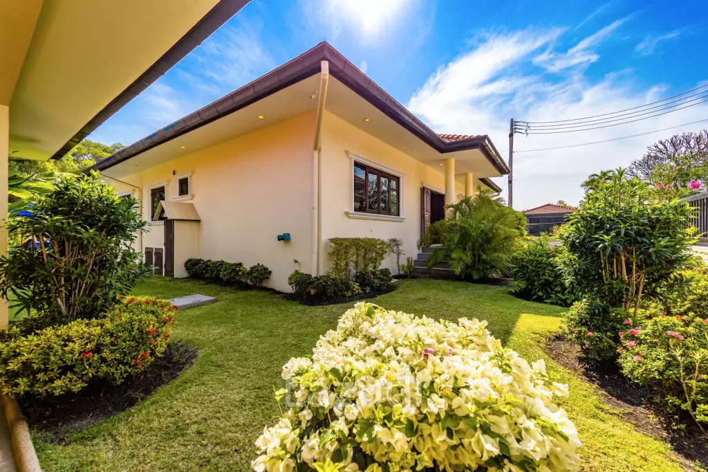 Cozy 3 Bedroom Pool Villa Close to Town (CV3L)