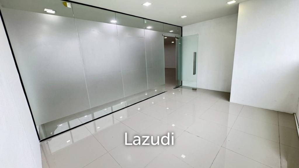 101 sqm modern office for rent in Bang Khlo Bangkok