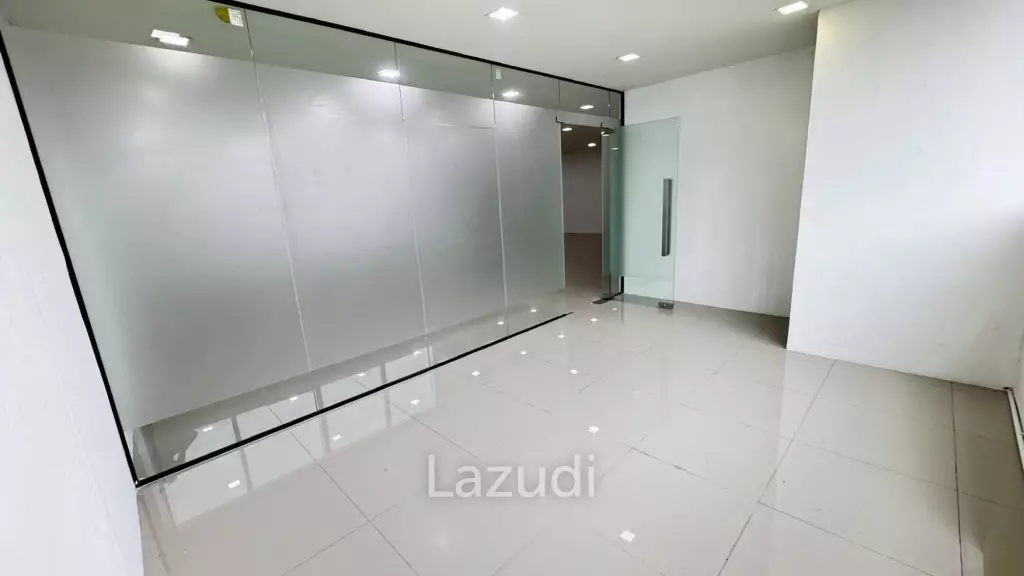 101 sqm modern office for rent in Bang Khlo Bangkok