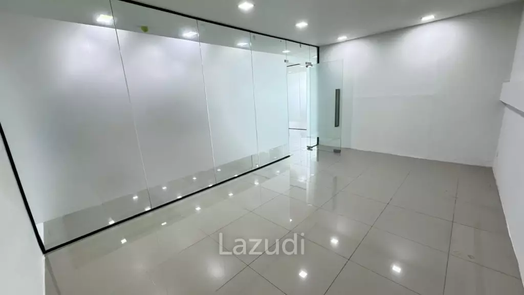 101 sqm modern office for rent in Bang Khlo Bangkok