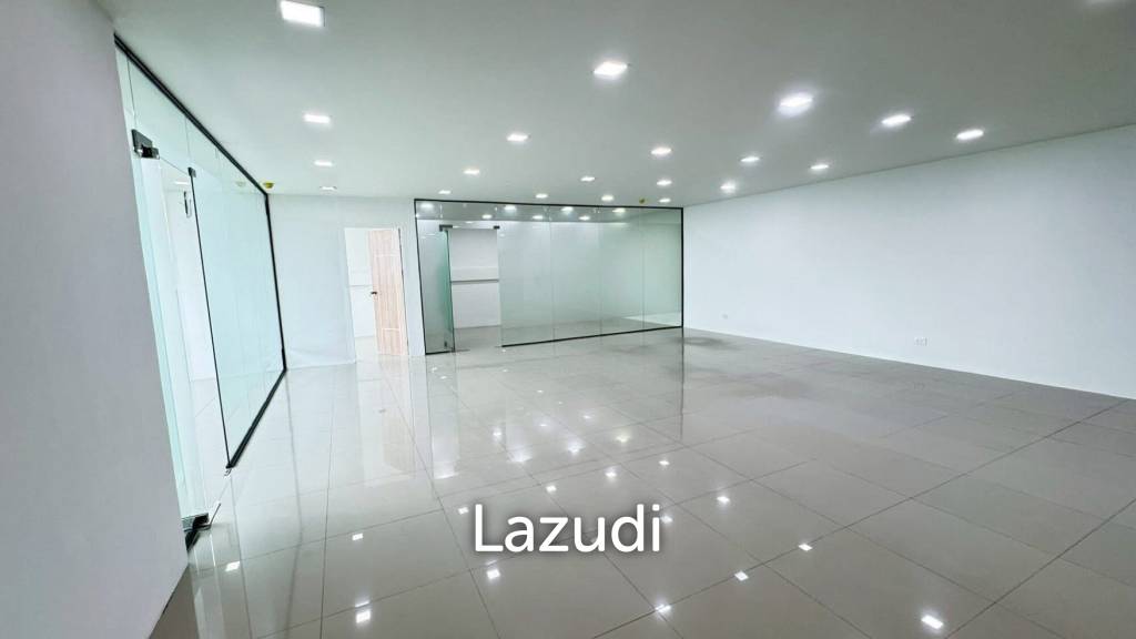 101 sqm modern office for rent in Bang Khlo Bangkok