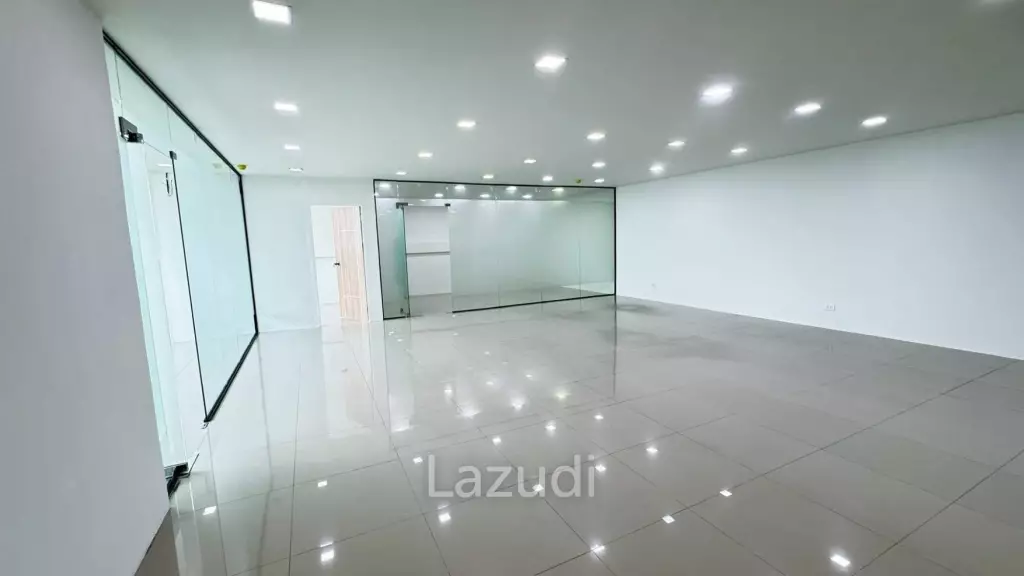 101 sqm modern office for rent in Bang Khlo Bangkok
