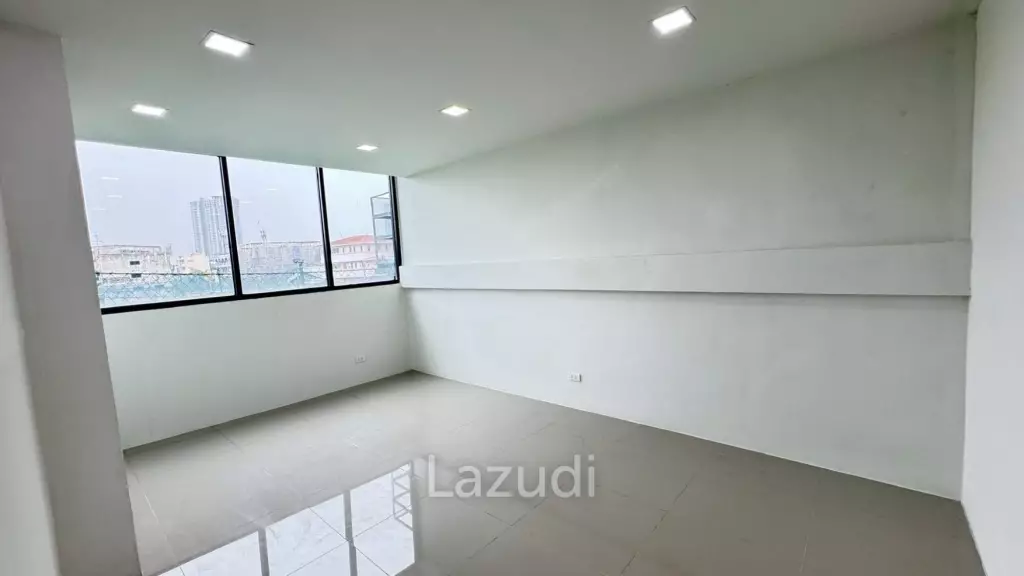 101 sqm modern office for rent in Bang Khlo Bangkok