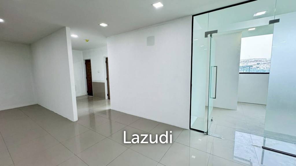 101 sqm modern office for rent in Bang Khlo Bangkok