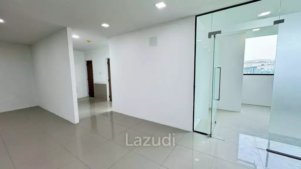 101 sqm modern office for rent in Bang Khlo Bangkok