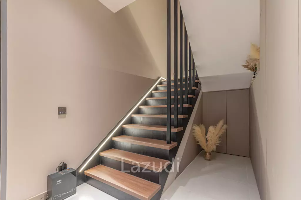 Luxury Family Villa in Nagawari Village, Na Jomtien
