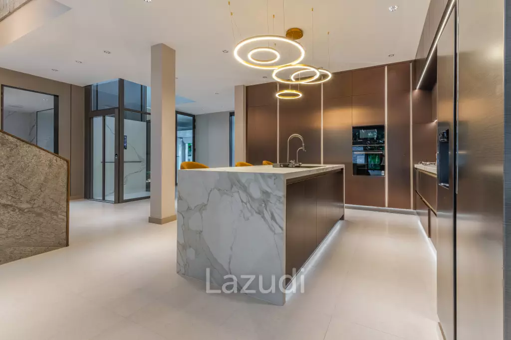 Luxury Family Villa in Nagawari Village, Na Jomtien