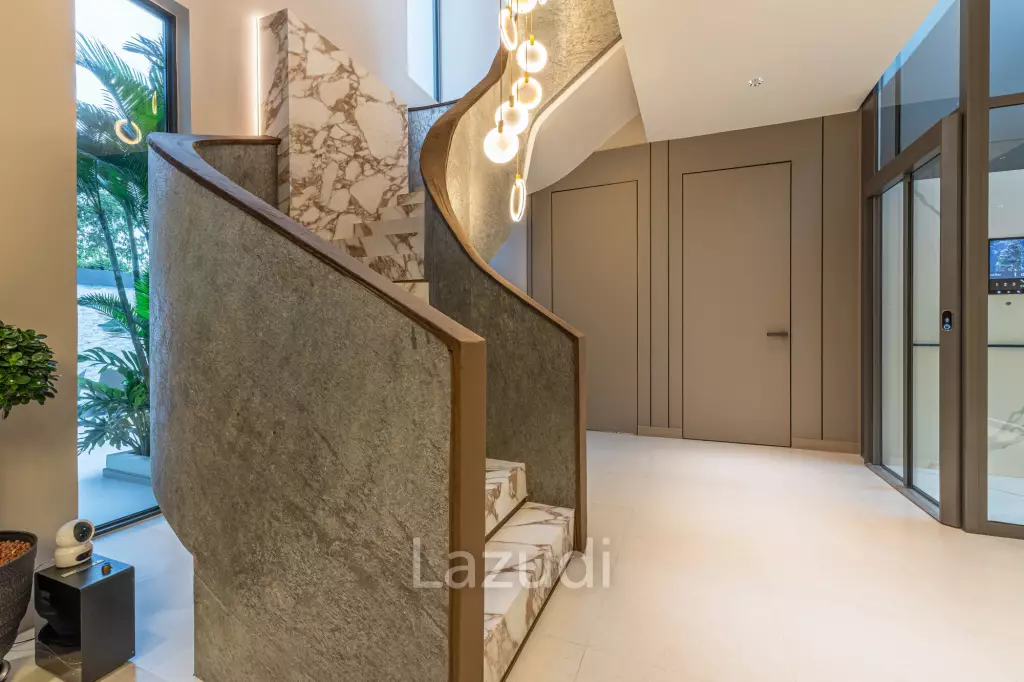 Luxury Family Villa in Nagawari Village, Na Jomtien