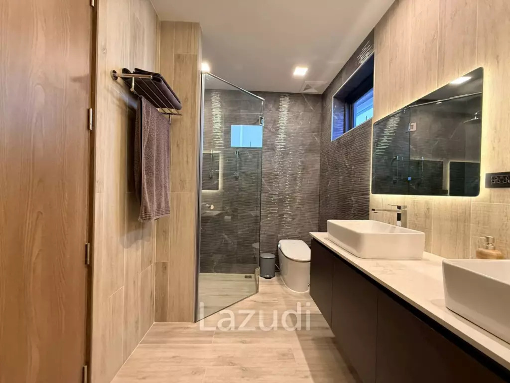 Modern Private Pool Villa Near Mabprachan Lake