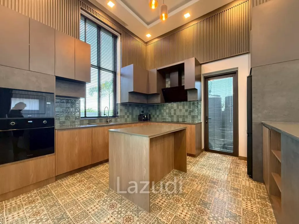 Modern Private Pool Villa Near Mabprachan Lake