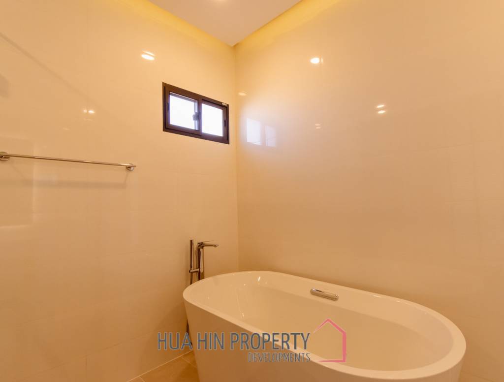 311 sqm pool villa in La Vallee Raintree Residence Hua Hin - Villa Celeste