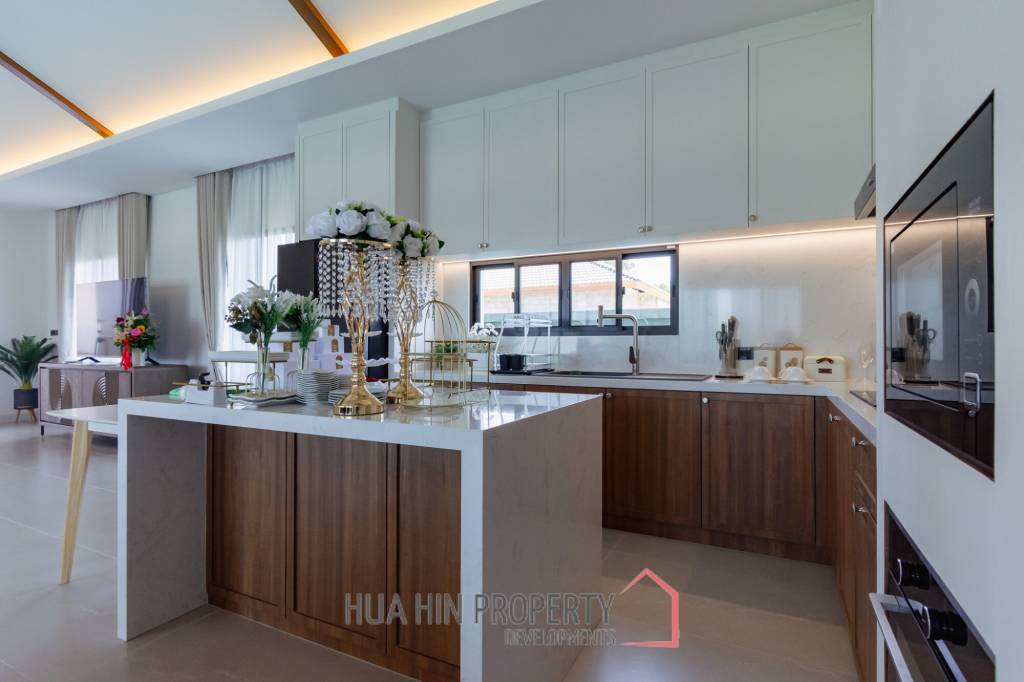311 sqm pool villa in La Vallee Raintree Residence Hua Hin - Villa Celeste