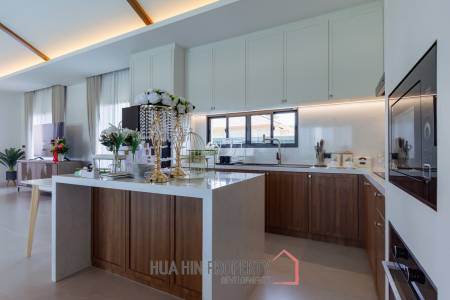 311 sqm pool villa in La Vallee Raintree Residence Hua Hin - Villa Celeste