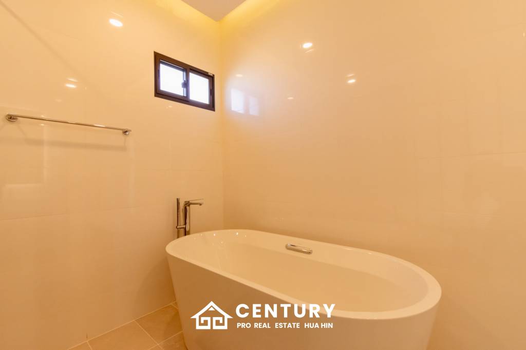 640 ตร.ม 3 เตียง 2 อาบน้ำ วิลล่า For ขาย