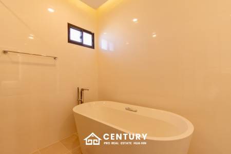 640 ตร.ม 3 เตียง 2 อาบน้ำ วิลล่า For ขาย