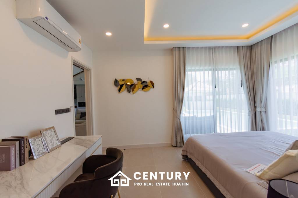 640 ตร.ม 3 เตียง 2 อาบน้ำ วิลล่า For ขาย