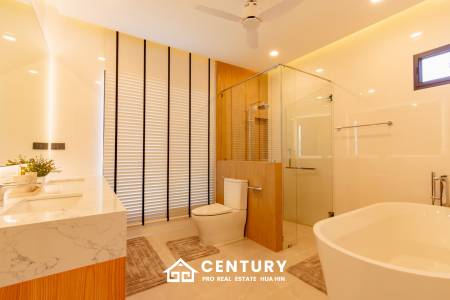 640 ตร.ม 3 เตียง 2 อาบน้ำ วิลล่า For ขาย