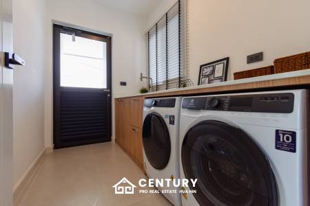 640 ตร.ม 3 เตียง 2 อาบน้ำ วิลล่า For ขาย