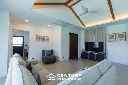 640 ตร.ม 3 เตียง 2 อาบน้ำ วิลล่า For ขาย