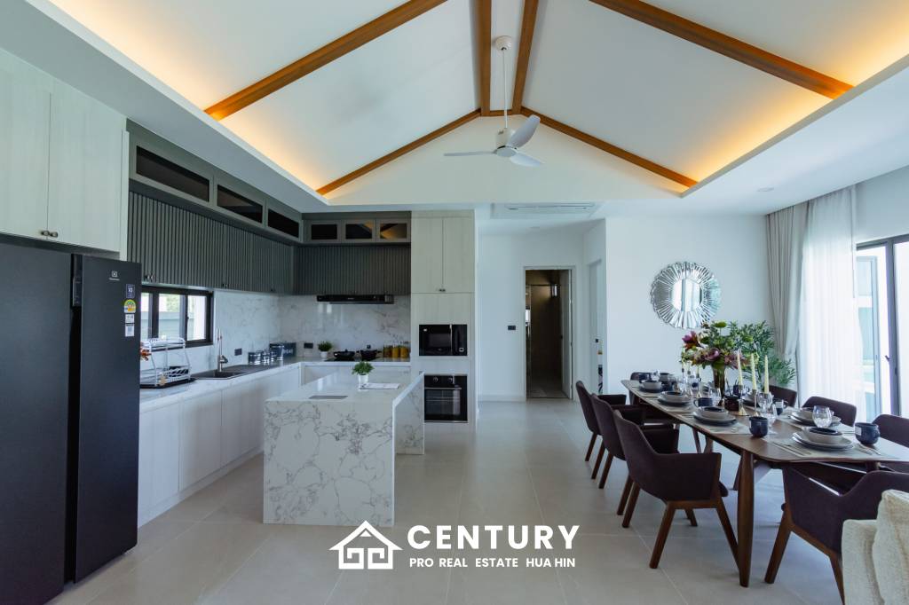 640 ตร.ม 3 เตียง 2 อาบน้ำ วิลล่า For ขาย