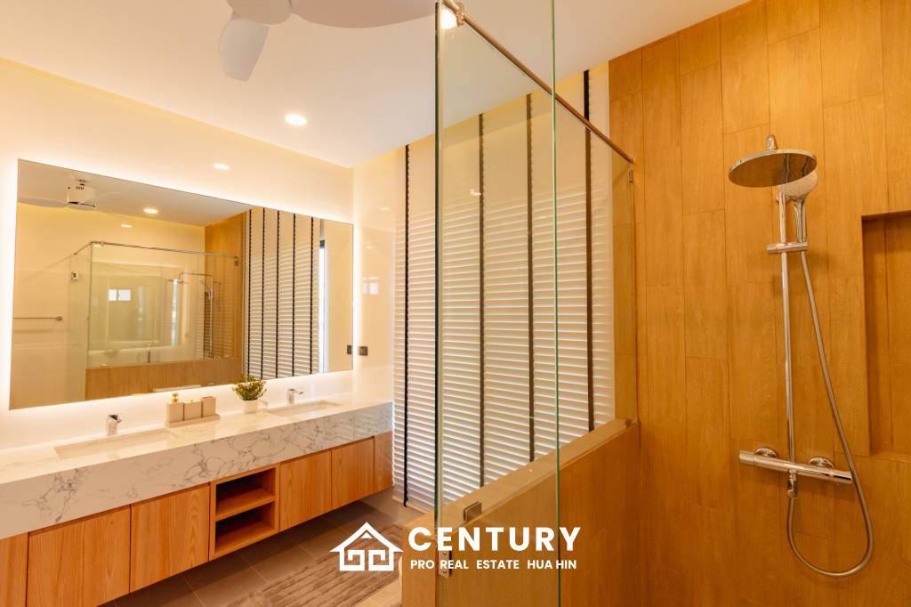 640 ตร.ม 3 เตียง 2 อาบน้ำ วิลล่า For ขาย