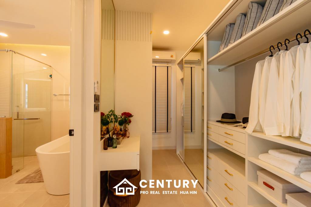 640 ตร.ม 3 เตียง 2 อาบน้ำ วิลล่า For ขาย