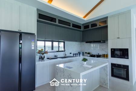 640 ตร.ม 3 เตียง 2 อาบน้ำ วิลล่า For ขาย