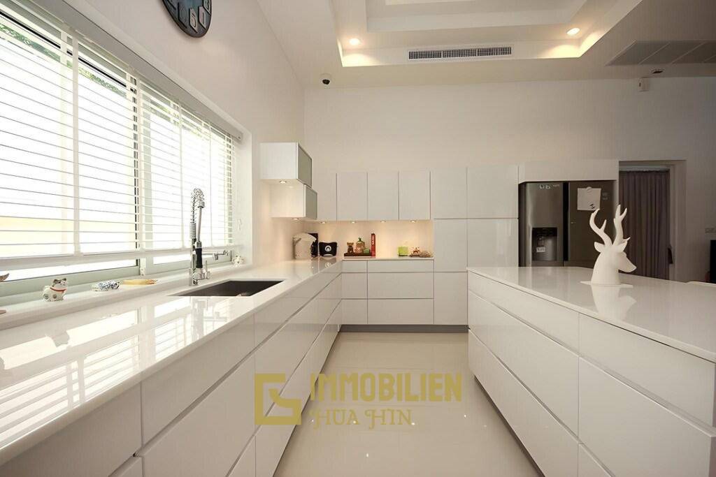 Luxus Villa / moderne Technoligie / 6 Schlafzimmer + 7 Bäder