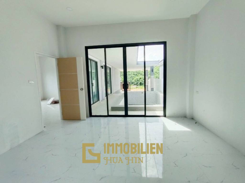 Частный бассейн / 3 спальни / без мебели