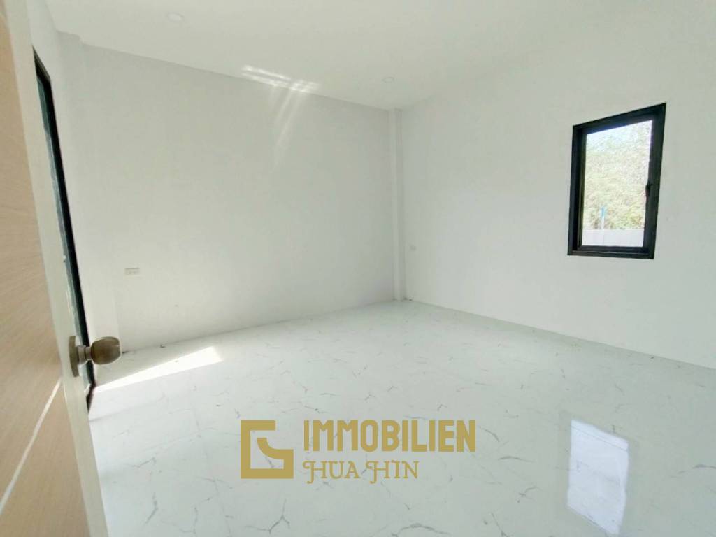 Частный бассейн / 3 спальни / без мебели