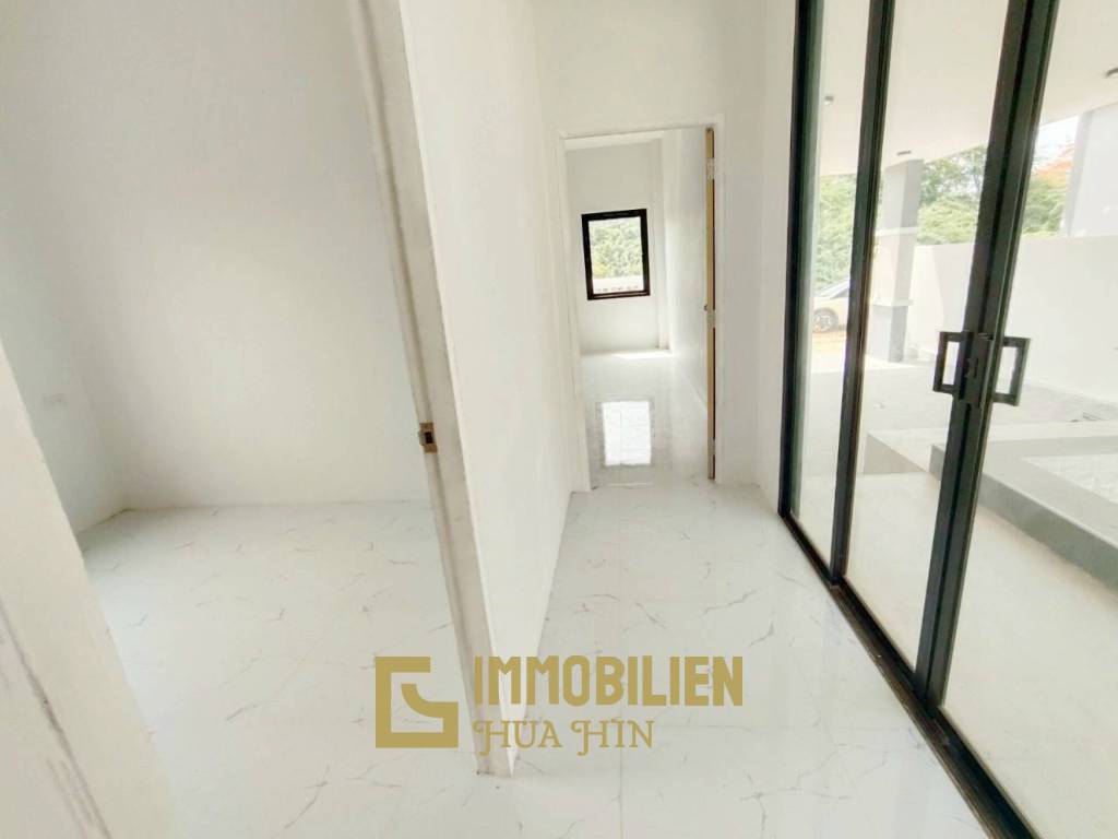 Частный бассейн / 3 спальни / без мебели