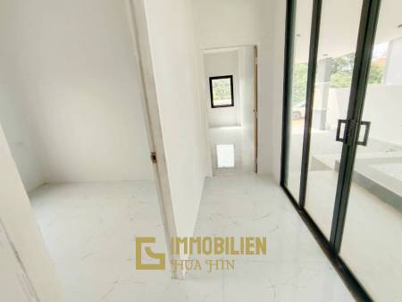 Частный бассейн / 3 спальни / без мебели