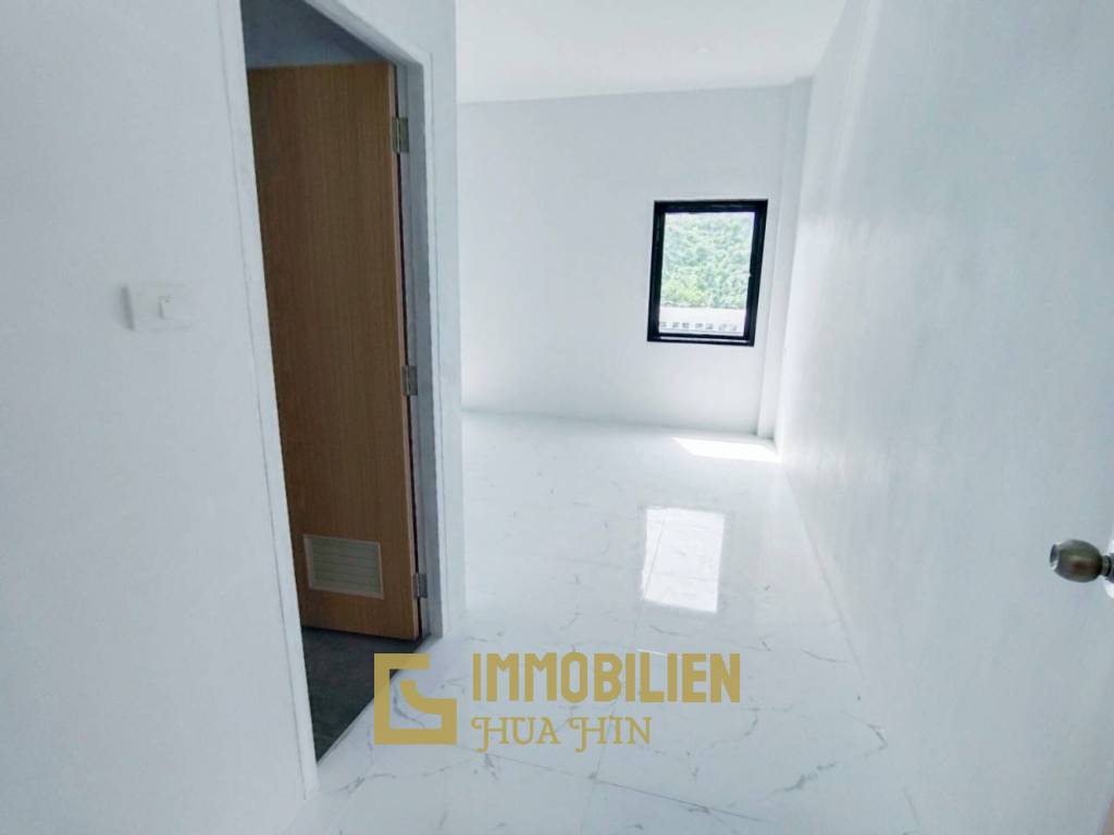 Частный бассейн / 3 спальни / без мебели