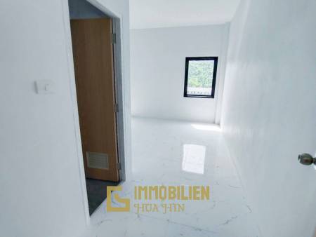 Частный бассейн / 3 спальни / без мебели