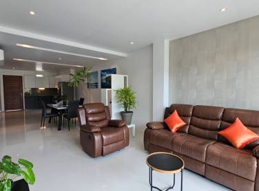 Foreign Freehold Spacious 2-Bedroom Condo for Sale in Kathu
