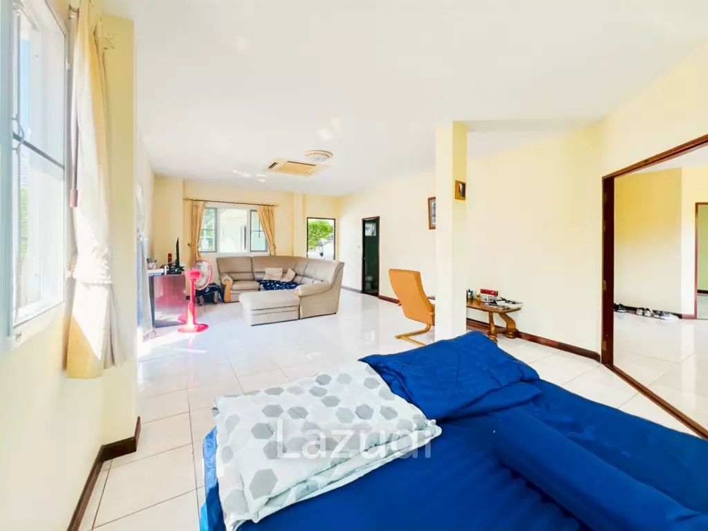 267 sqm 4-Bed Pool Villa in Tropical Hill Hua Hin