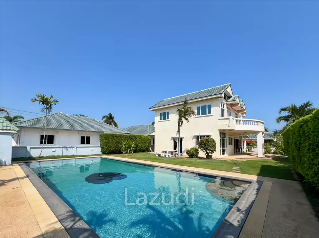 267 sqm 4-Bed Pool Villa in Tropical Hill Hua Hin