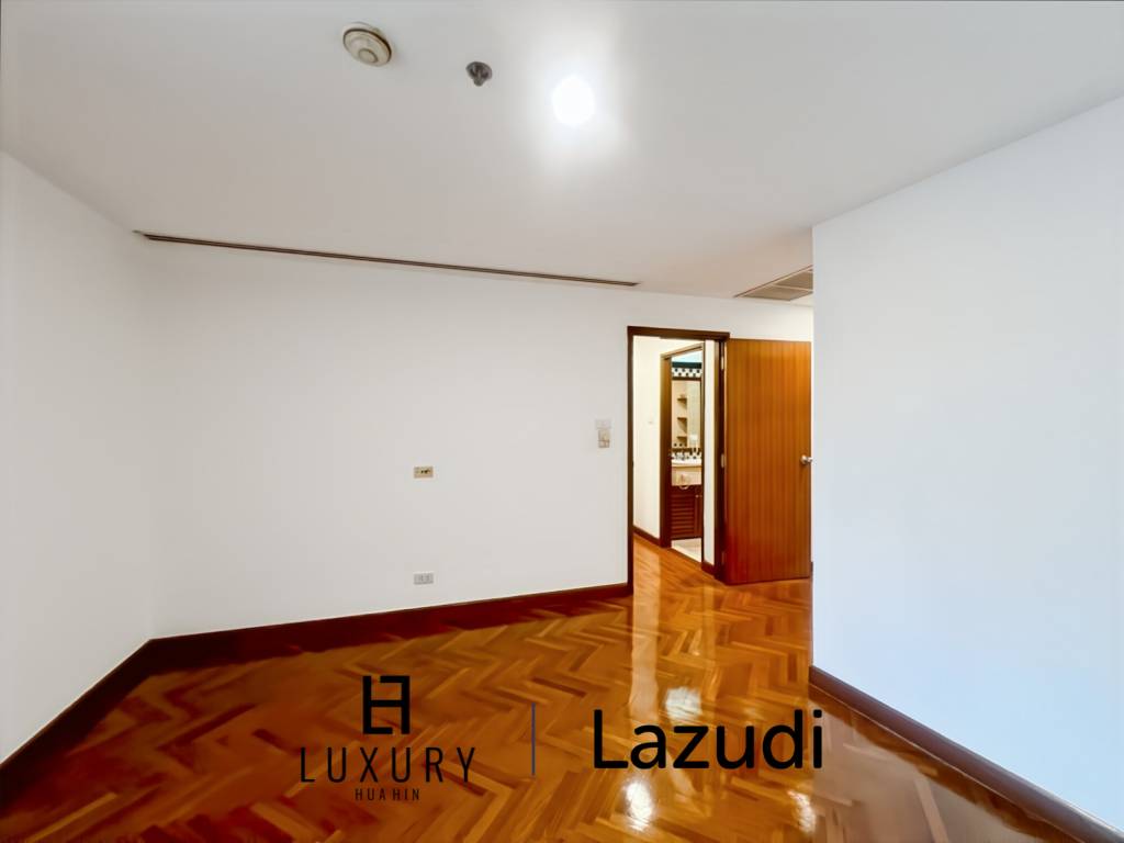 คอนโด 2 ห้องนอน ชั้นล่าง 105 ตร.ม. วิวสวนในบ้านแสนสราญ