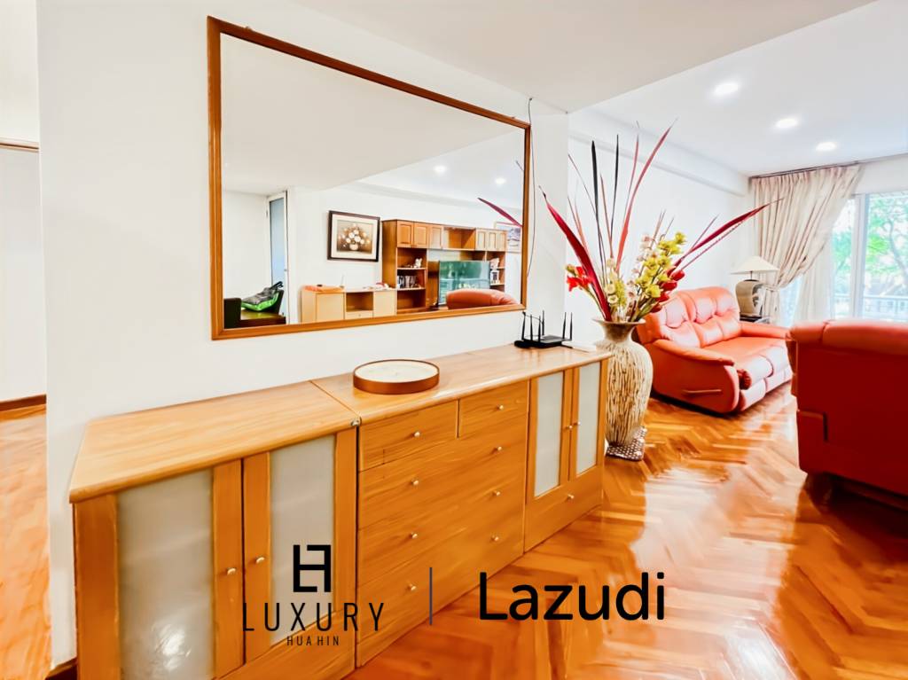 คอนโด 2 ห้องนอน ชั้นล่าง 105 ตร.ม. วิวสวนในบ้านแสนสราญ