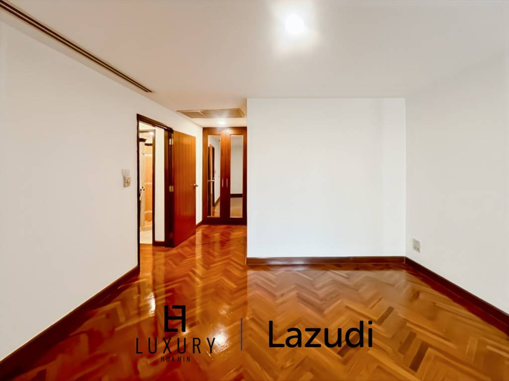 คอนโด 2 ห้องนอน ชั้นล่าง 105 ตร.ม. วิวสวนในบ้านแสนสราญ